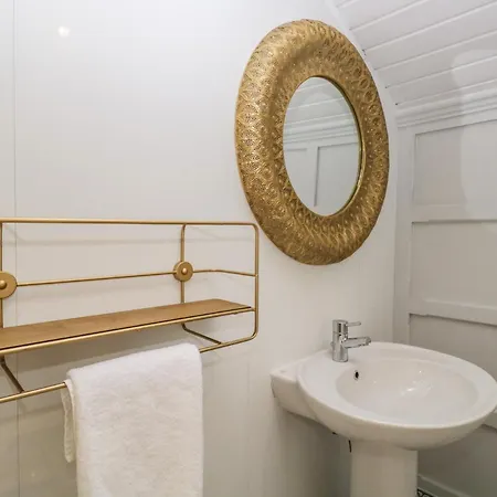 Stones Throw Apartment *