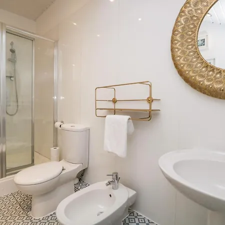 Stones Throw Apartment *