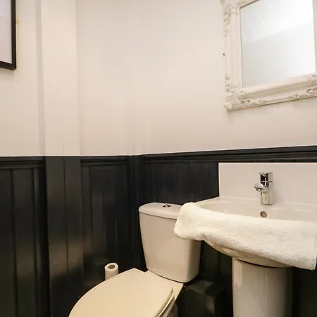 Stones Throw Apartment Grange-over-Sands